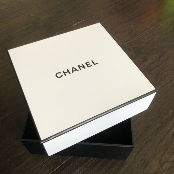 Brand new Chanel box - Picture 1 of 6